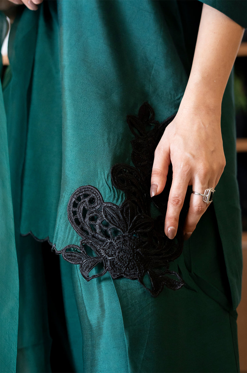 Liyaana From Nizka By Nida Rehan RTW Solids Silk & Organza 3 Piece Suit Emerald Enchant - Festive Collection