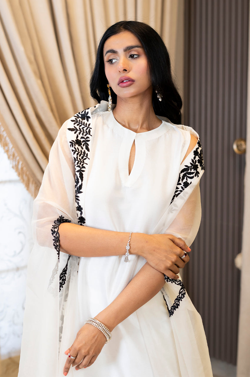 Liyaana From Nizka By Nida Rehan RTW Embroidered Organza Silk 3 Piece Suit Ethereal Elegance - Festive Collection