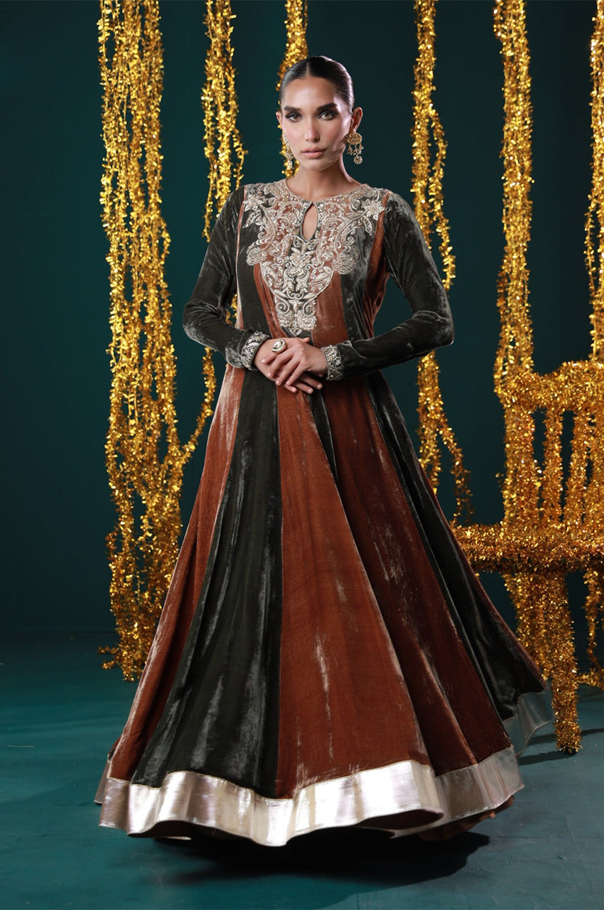 Makhmal From Nizka By Nida Rehan RTW Hand work Velvet 2 Piece Suit Zarnish - Festive Collection