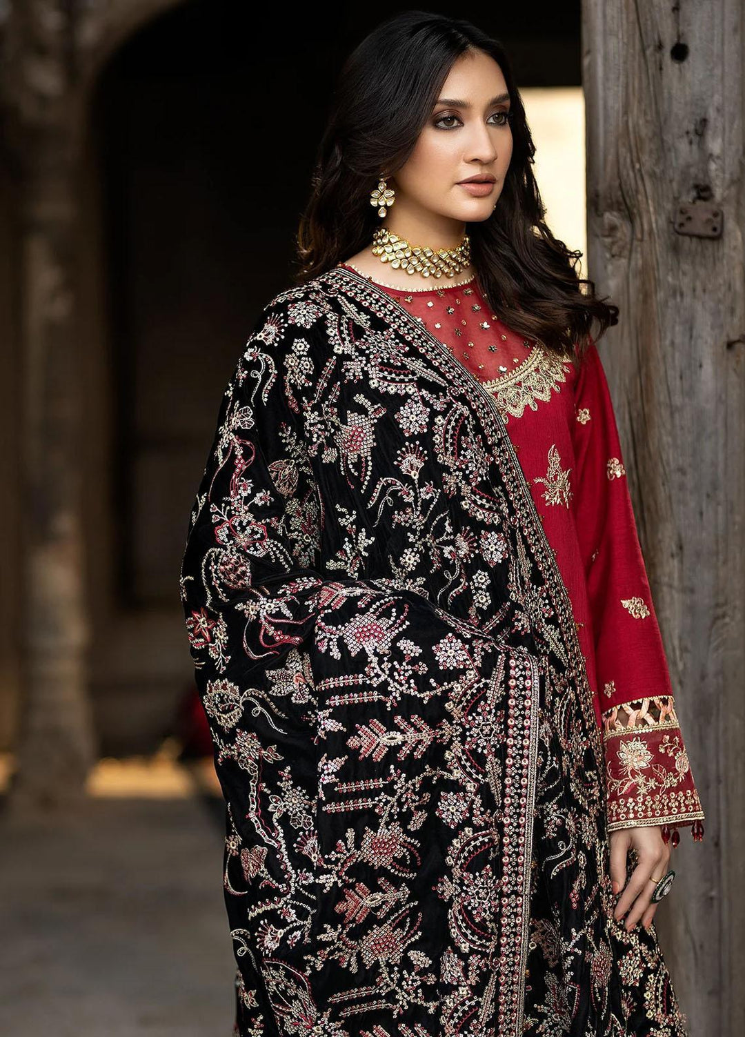 Imrozia Premium Embroidered Velvet Shawl I.S.S-01 - Women Shawls