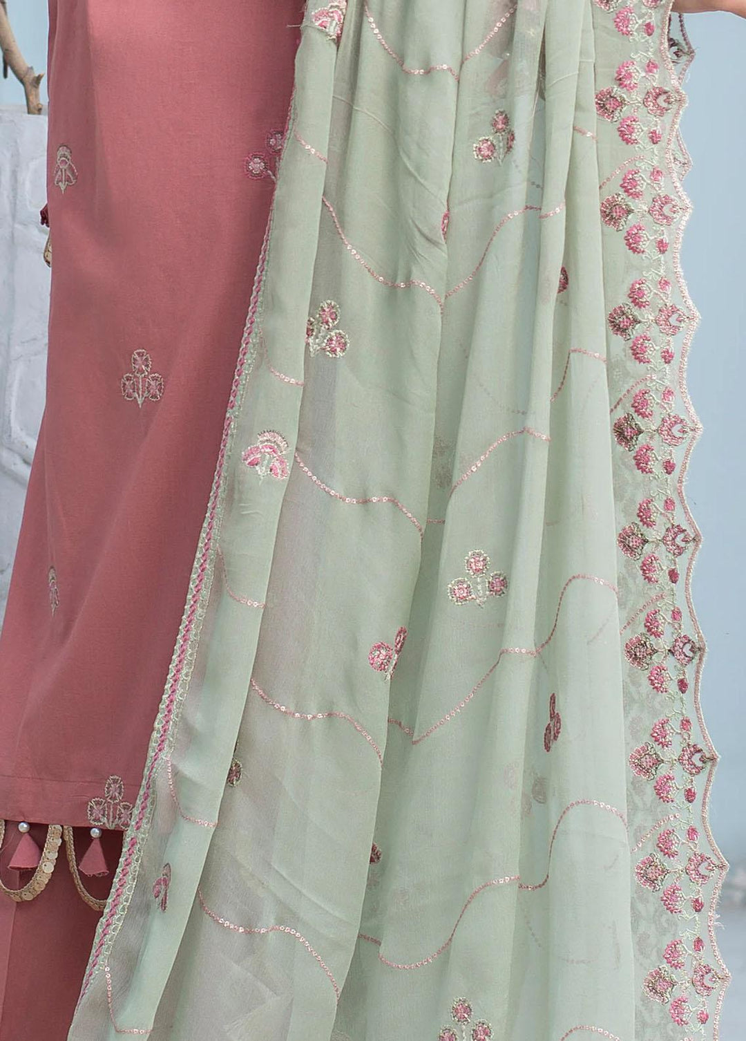 Insiya Clothing Embroidered Lawn Suits Unstitched 3 Piece INS23E 05 ARAAM - Eid Collection