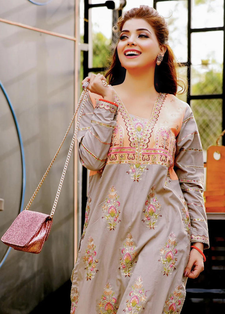 Insiya Clothing Embroidered Lawn Suits Unstitched 3 Piece INS23L Code-06 - Luxury Summer Collection