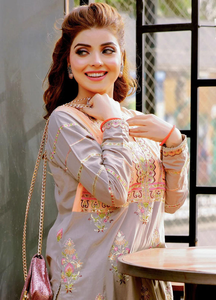 Insiya Clothing Embroidered Lawn Suits Unstitched 3 Piece INS23L Code-06 - Luxury Summer Collection