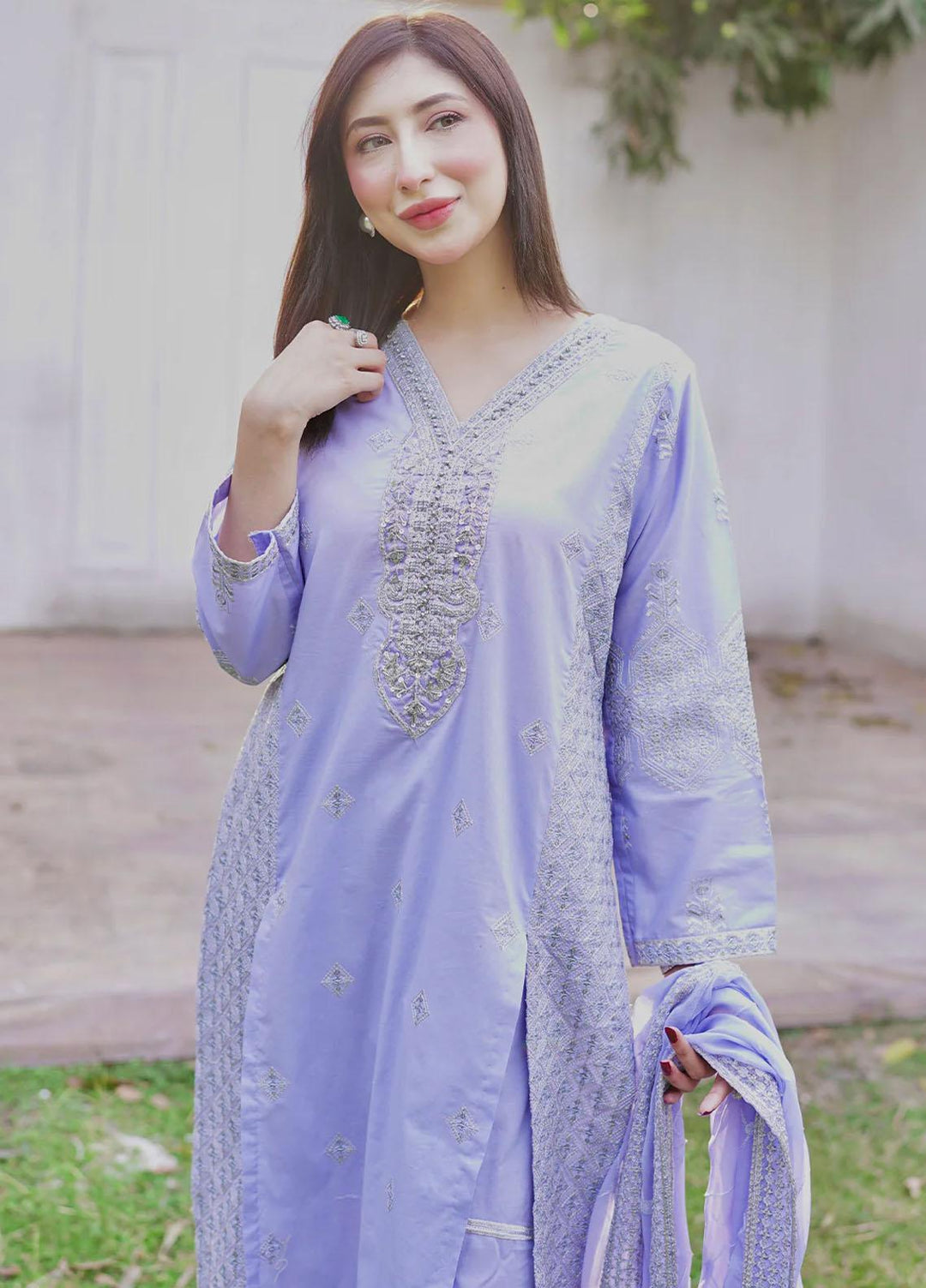 Insiya Clothing Embroidered Lawn Suits Unstitched 3 Piece INS23LE Design 101 - Eid Collection
