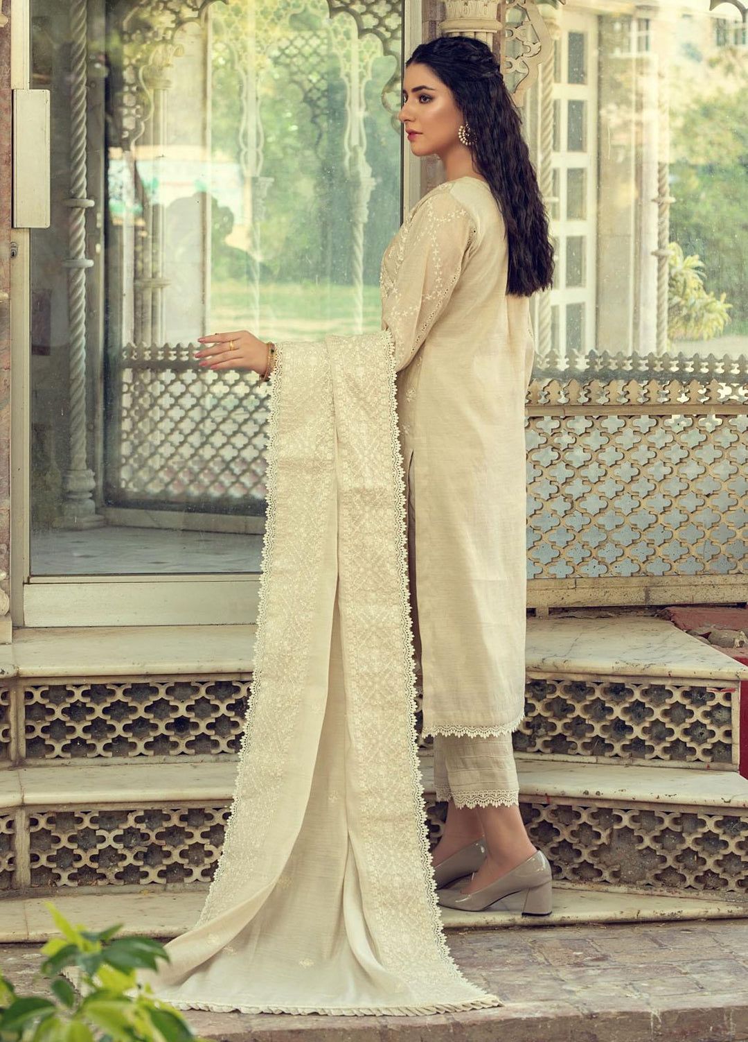 Kaara Luxury Pret Embroidered Missouri 3 Piece Suit Beyza Kr-657