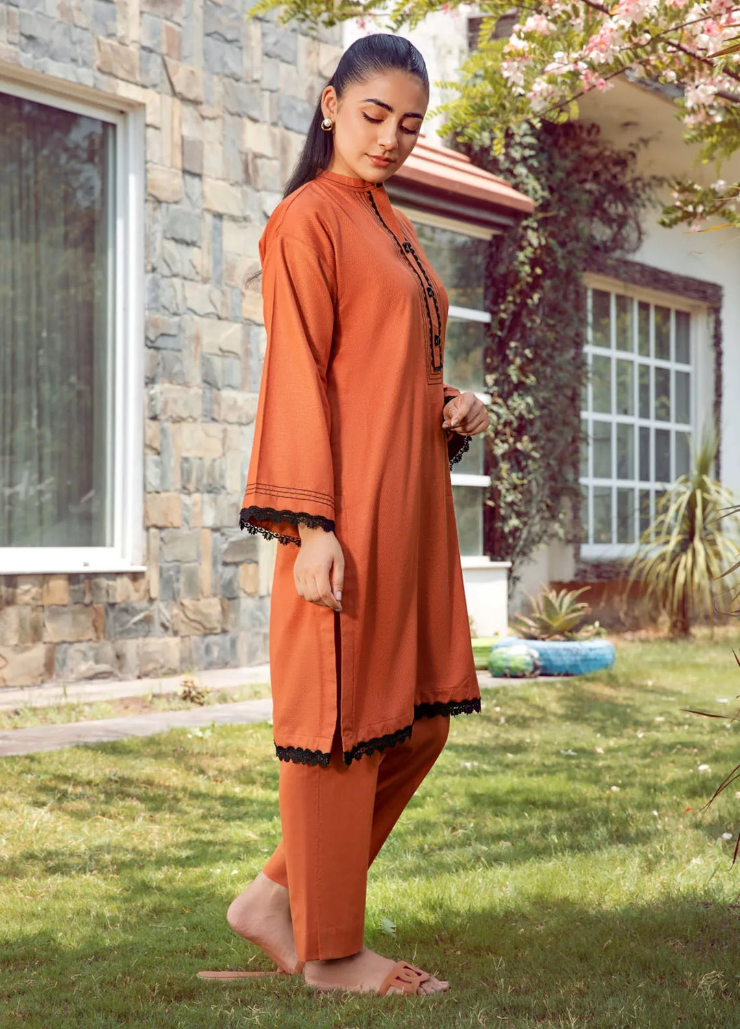 La Rosa Pret Printed Cotton Lawn 2 Piece Suit Lea