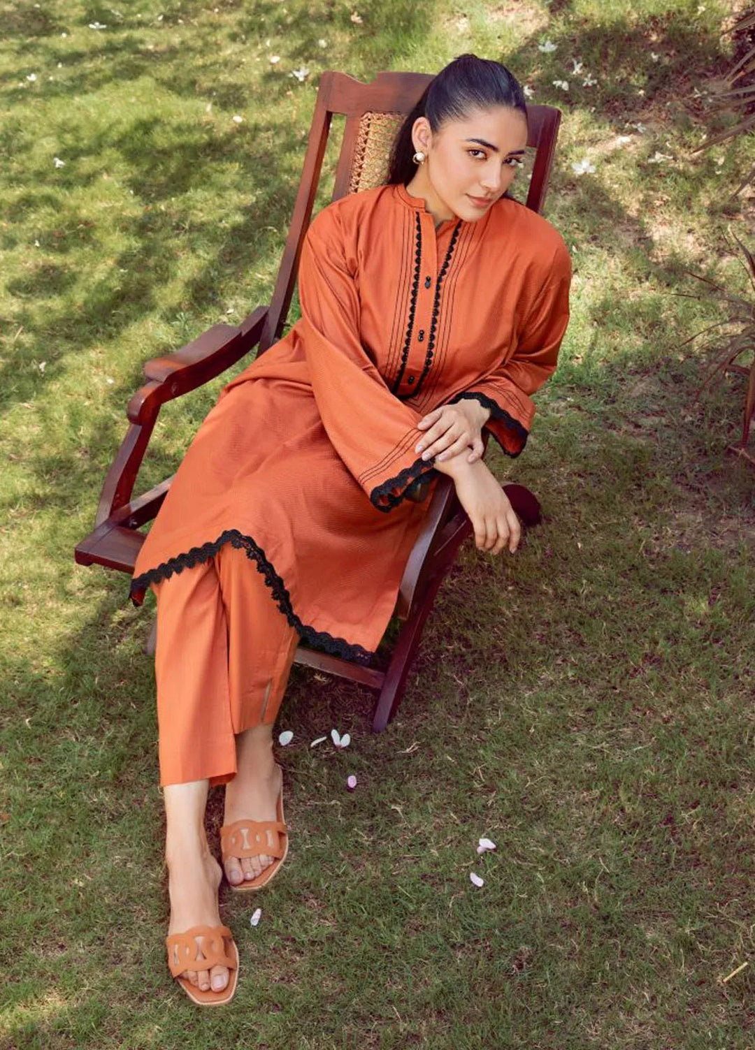 La Rosa Pret Printed Cotton Lawn 2 Piece Suit Lea