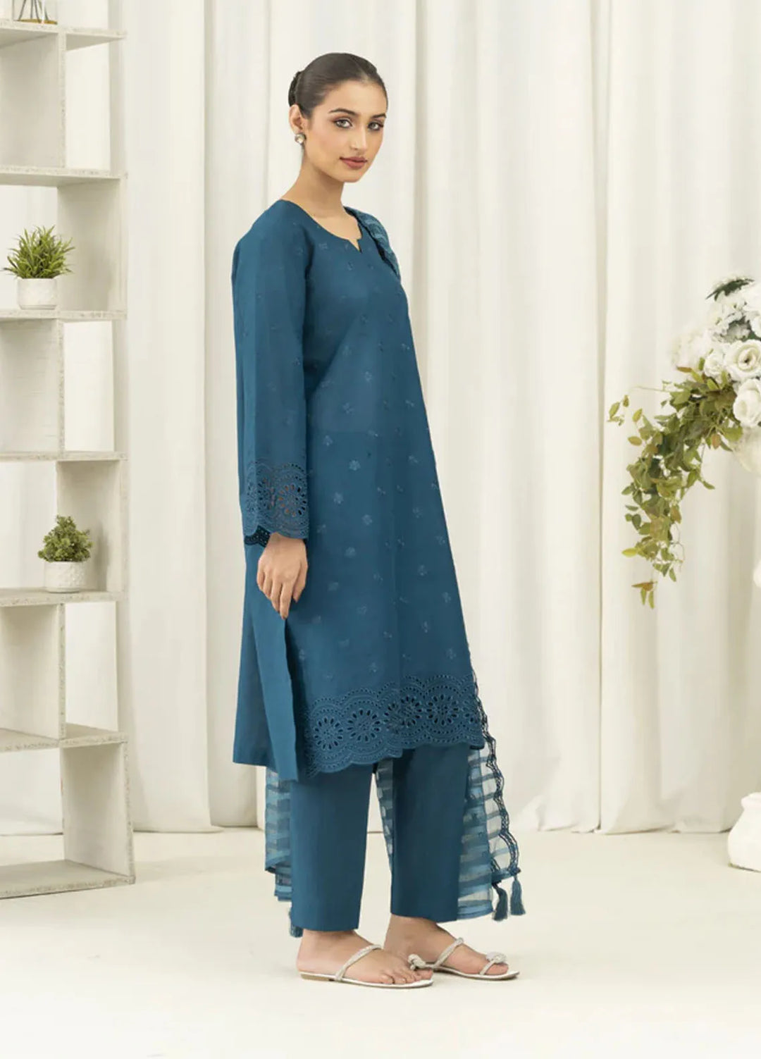 La Rosaa Pret Embroidered Cotton Lawn 3 Piece Suit Either