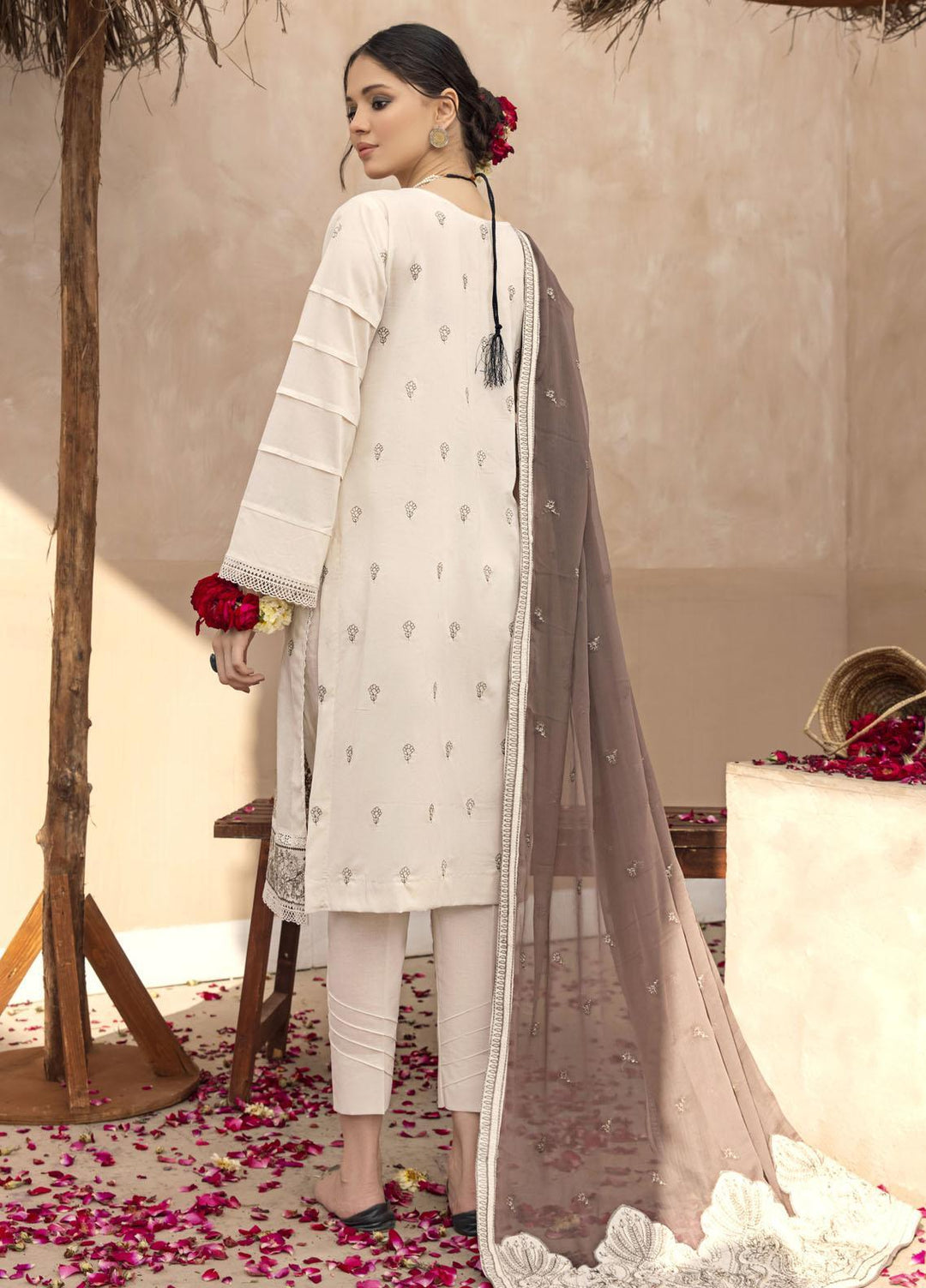 Laadli By Humdum Embroidered Lawn Suits Unstitched 3 Piece HD23L D-02 - Summer Collection