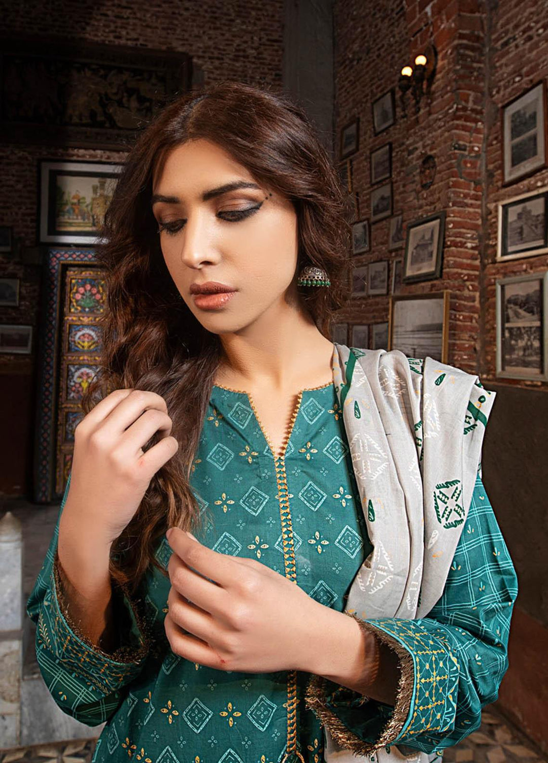Dareechay By Lakhany Printed Lawn Suits Unstitched 3 Piece LSM21D 3013 - Summer Collection