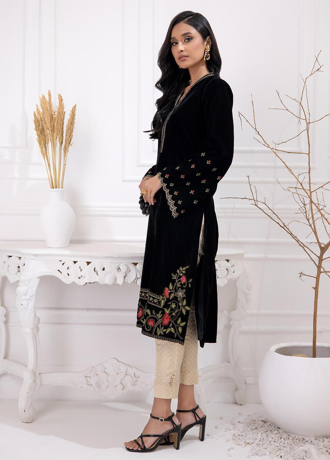 Lakhany Pret Embroidered  Velvet Kurti LSM22V LSM-2890