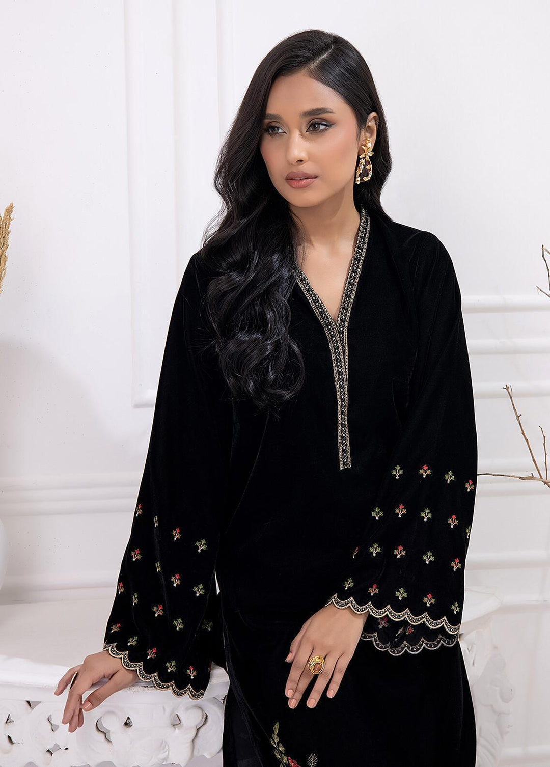 Lakhany Pret Embroidered  Velvet Kurti LSM22V LSM-2890
