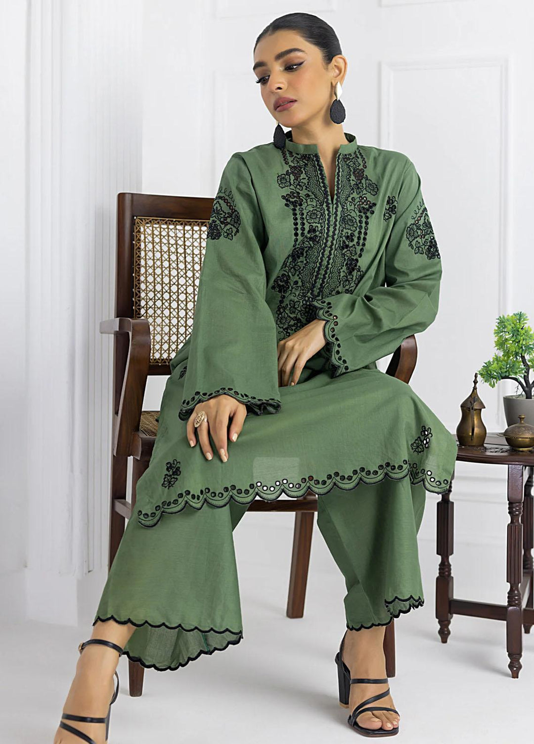 Lakhany Pret Embroidered Cambric 2 Piece Suit LSM23SP LG-SK-0086
