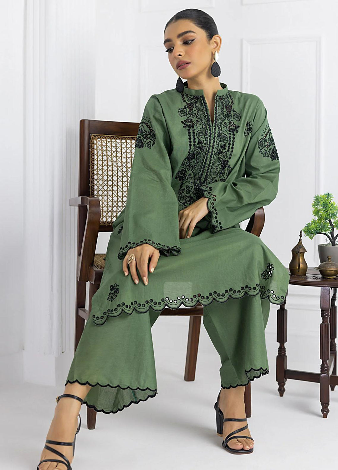 Lakhany Pret Embroidered Cambric 2 Piece Suit LSM23SP LG-SK-0086