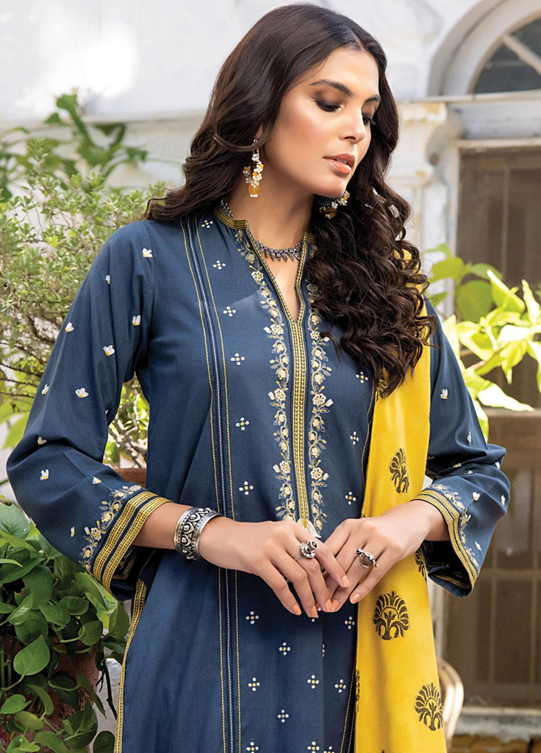Lakhany Embroidered Slub Suits Unstitched 3 Piece LSM22W WES-SR-0039 - Winter Collection