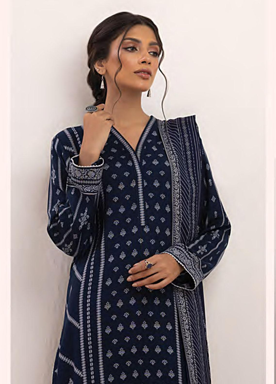 Lakhany Printed Pashmina Suits Unstitched 3 Piece LSM23PP LG-RM-0011-B - Winter Collection