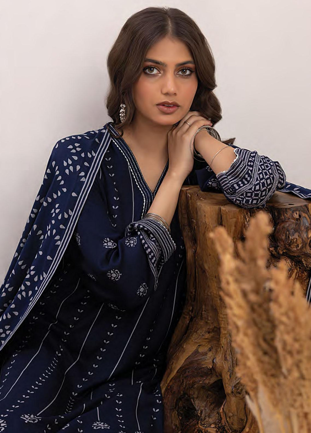 Lakhany Printed Pashmina Suits Unstitched 3 Piece LSM23PP LG-SR-0148-A - Winter Collection