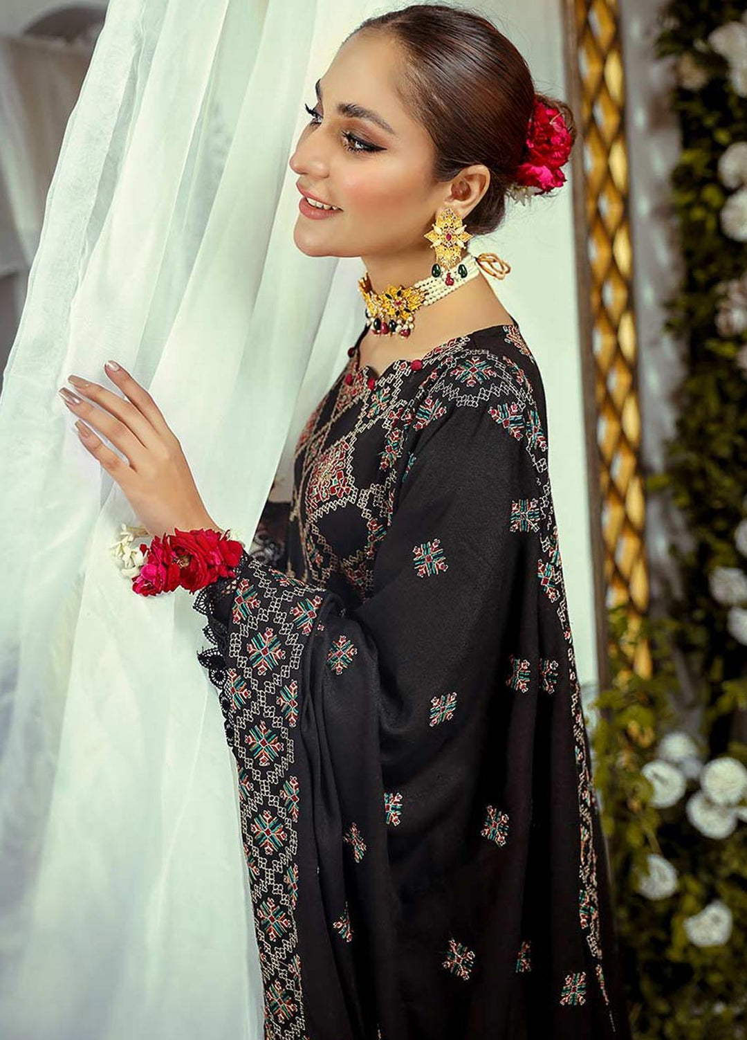 Mahpara By Mahnur Embroidered Karandi Suits Unstitched 3 Piece MN22M D-12 - Winter Collection