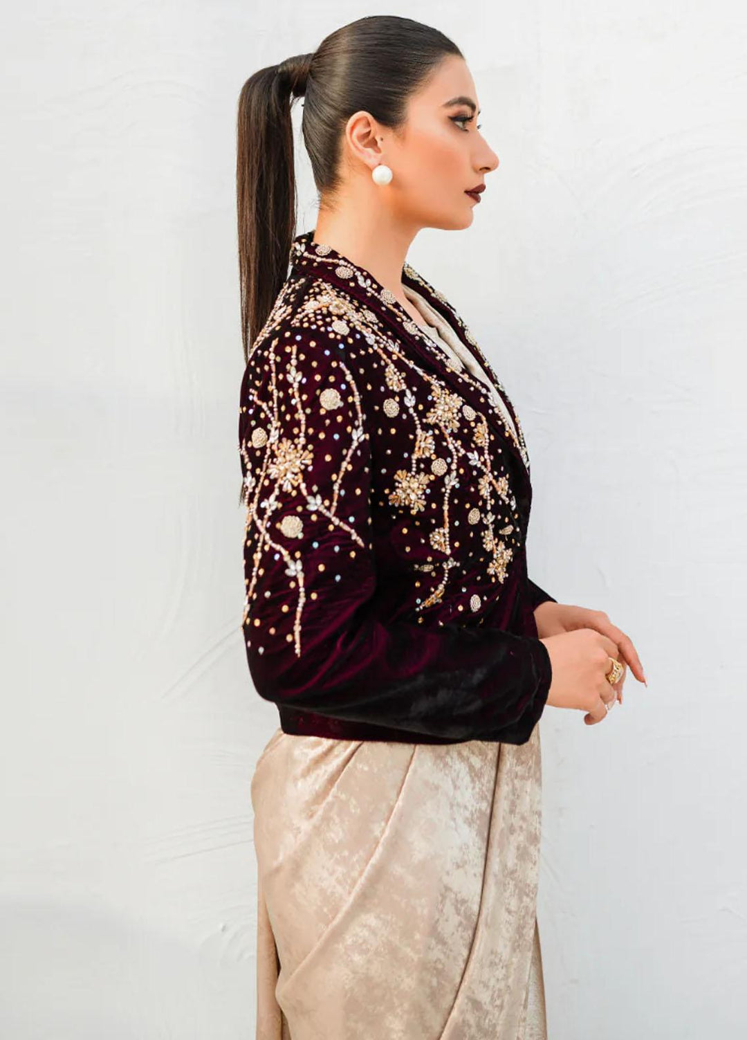 Malook By Shazia Ovais Pret Embroidered Velvet Jacket MLK23V Erina