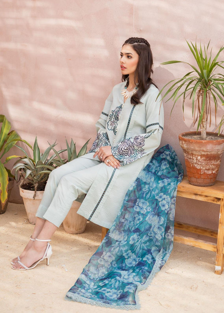 Maria Osama Khan Casual Pret  Lawn 3 Piece Suit MOK23CP Blue Bell