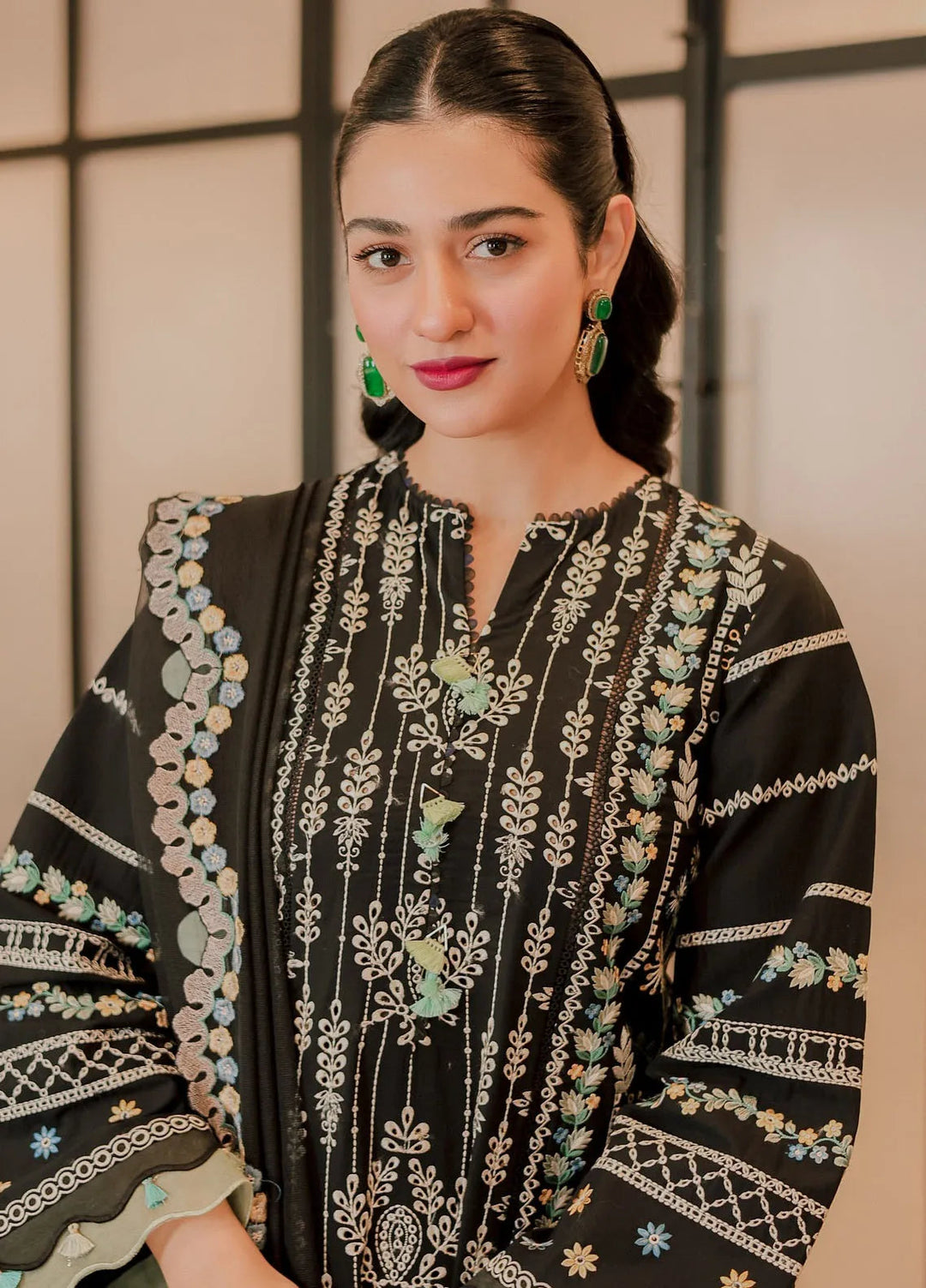 Maryum Hussain Embroidered Lawn Suit Unstitched 3 Piece MH25LL D-03 Dawn - Summer Collection