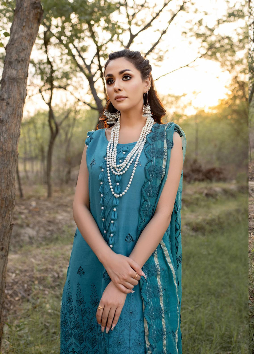 Mehru By Mahnur Embroidered Lawn Suits Unstitched 3 Piece MN23CK MEE-09 - Luxury Collection