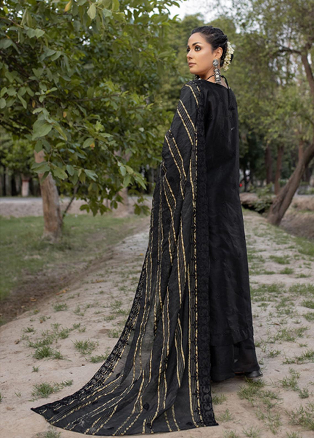 Mehru By Mahnur Embroidered Lawn Suits Unstitched 3 Piece MN23CK MEE-10 - Luxury Collection