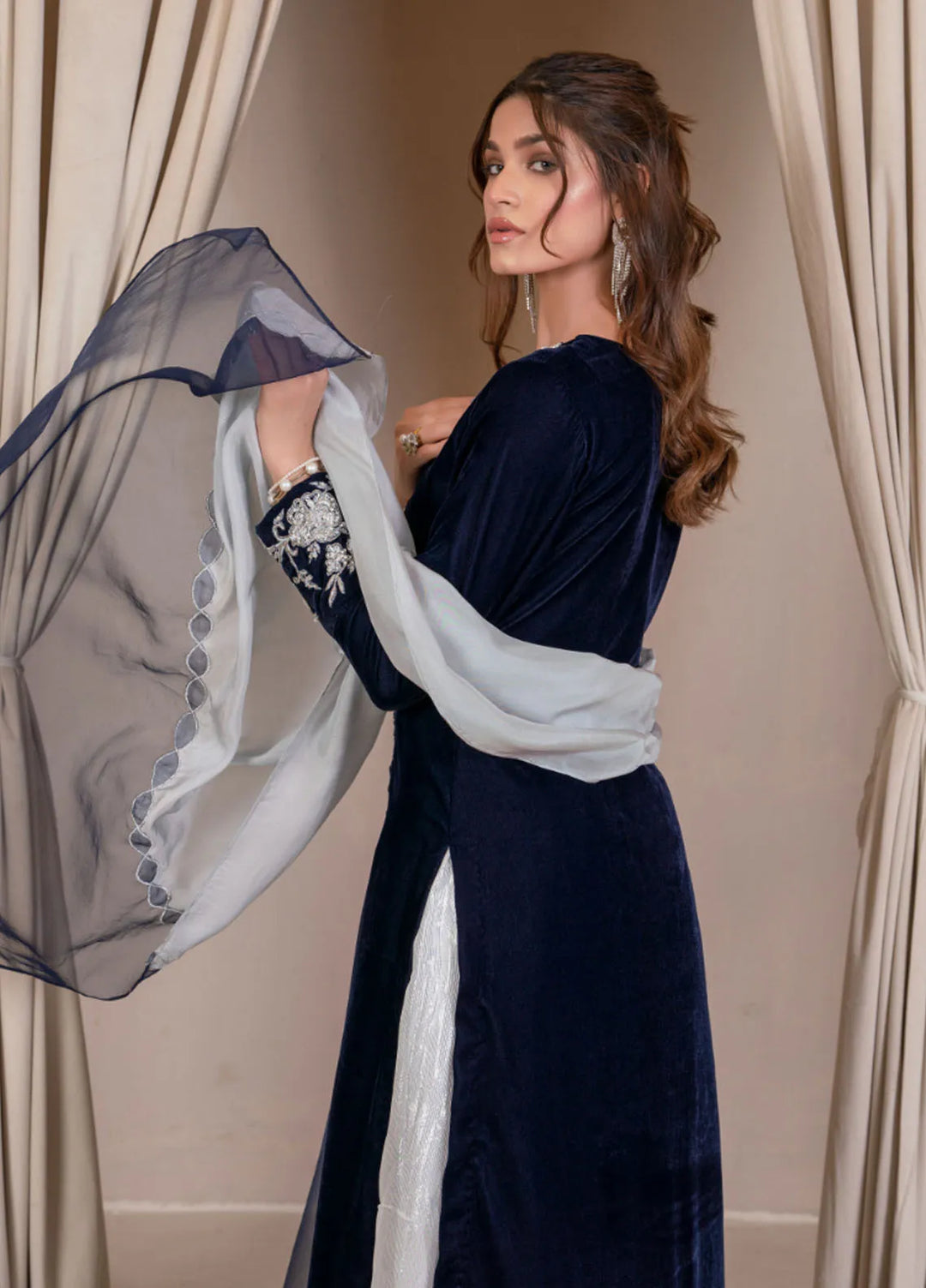 Mushq by Hadia Batool Pret Embroidered Velvet 3 Piece Suit Masakali