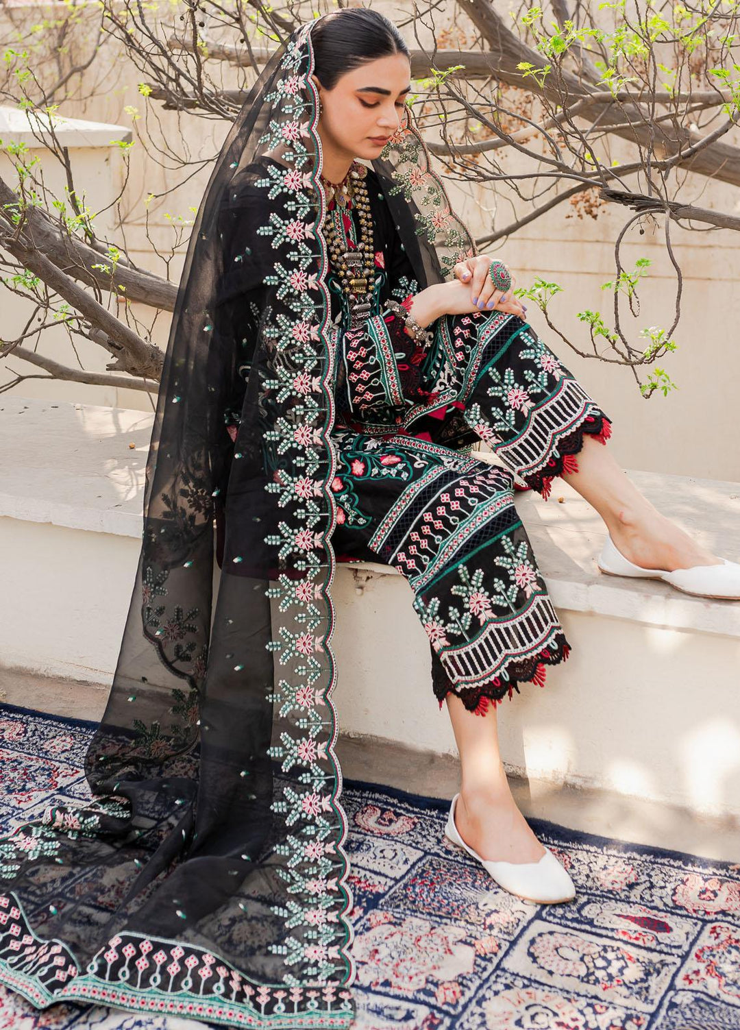 Naayas Embroidered Lawn Suits Unstitched 3 Piece NA23SL Jardin black - Summer Collection
