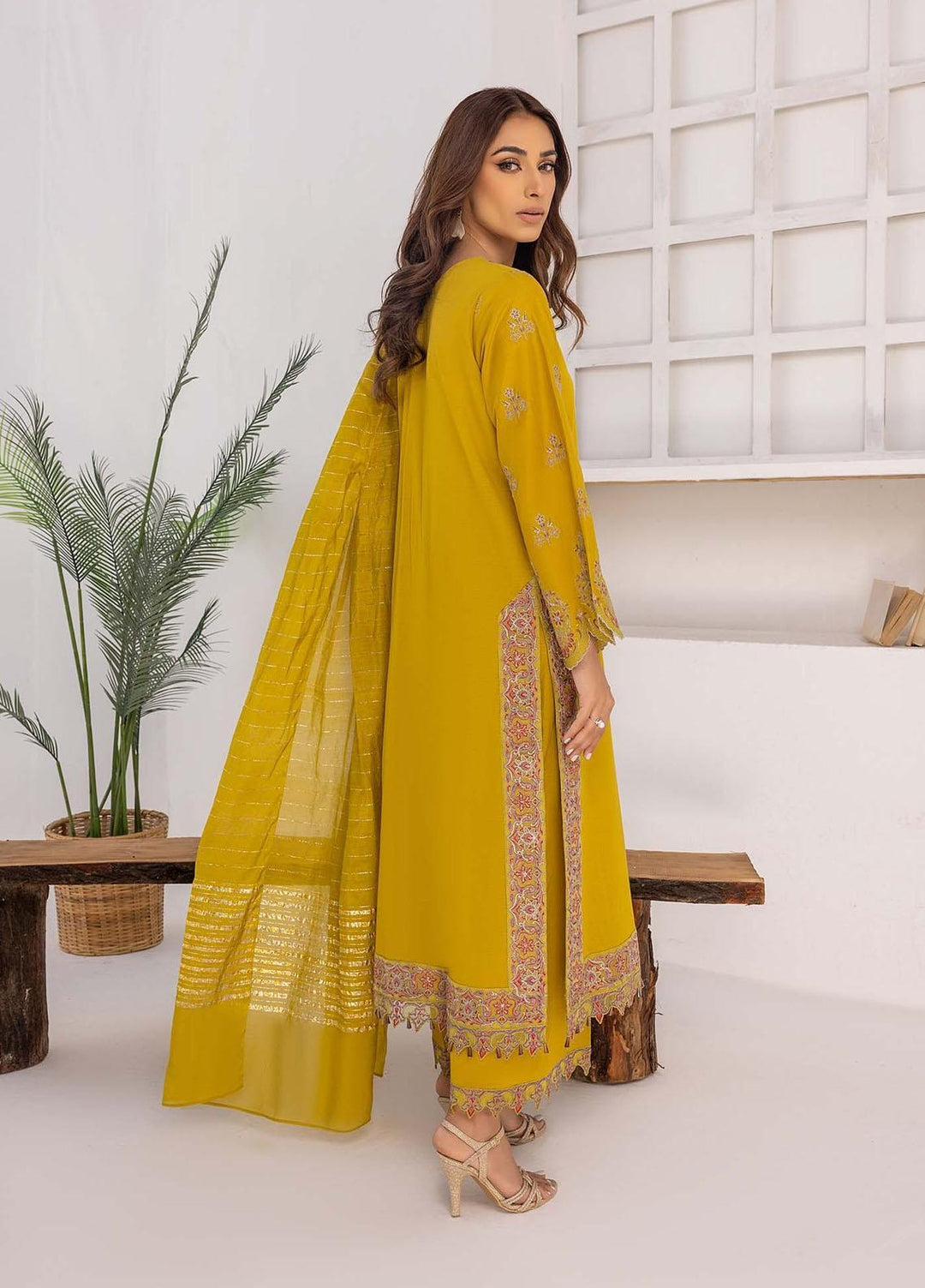 Nuriyaa Pret  Lawn 3 Piece Dress NR23LPS Elma