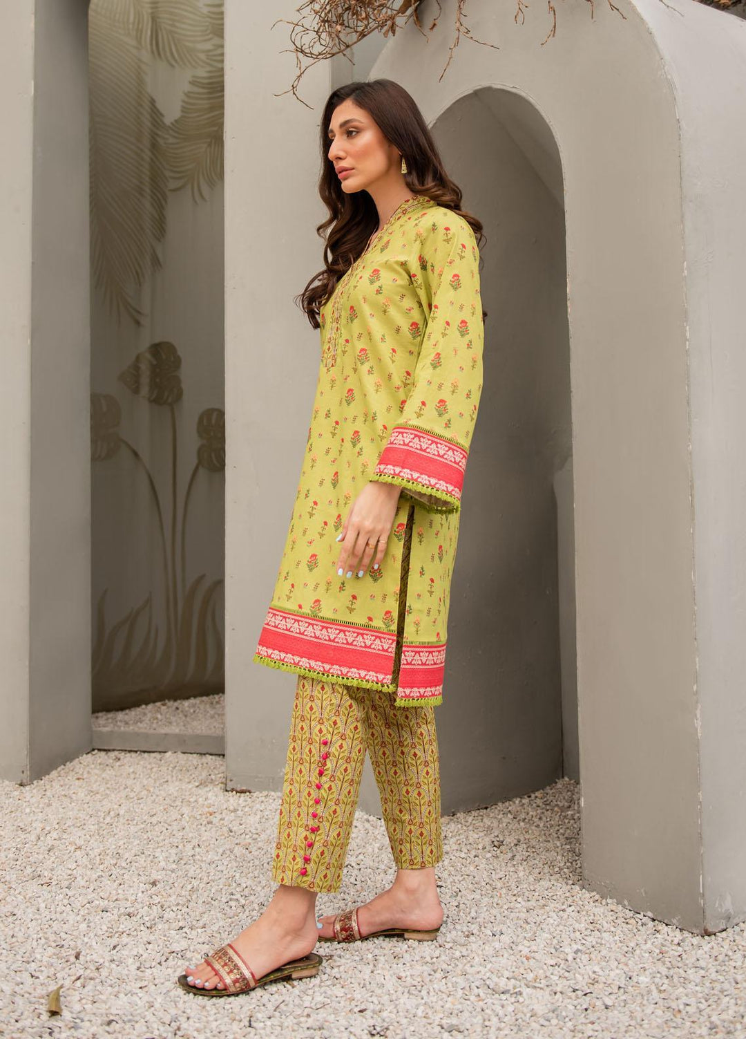 Nuriyaa Casual Pret  Lawn 2 Piece Suit NR22RH YARA