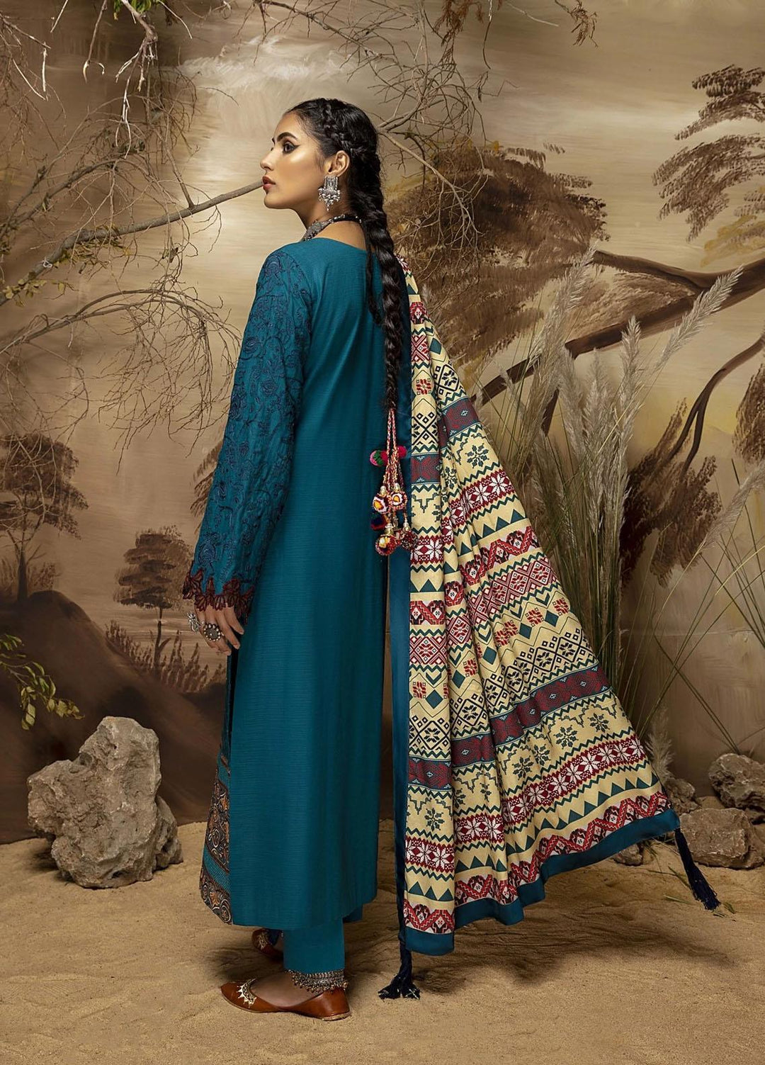 Nuriyaa Luxury Pret  Khaddar 3 Piece Dress NR21W Roya
