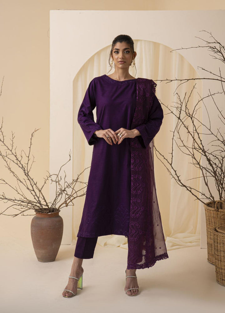 Nuriyaa Pret  Khaddar 3 Piece Suit NR23WP RESHAM