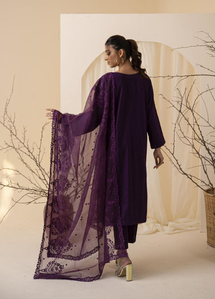 Nuriyaa Pret  Khaddar 3 Piece Suit NR23WP RESHAM