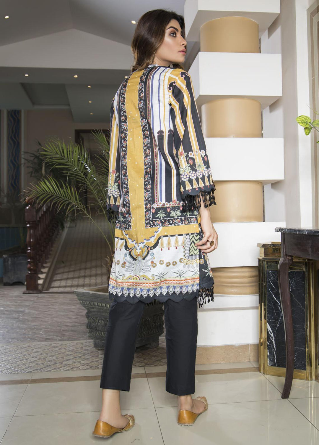 Oture Printed Lawn Stitched 3 Piece Suit OD3S21007