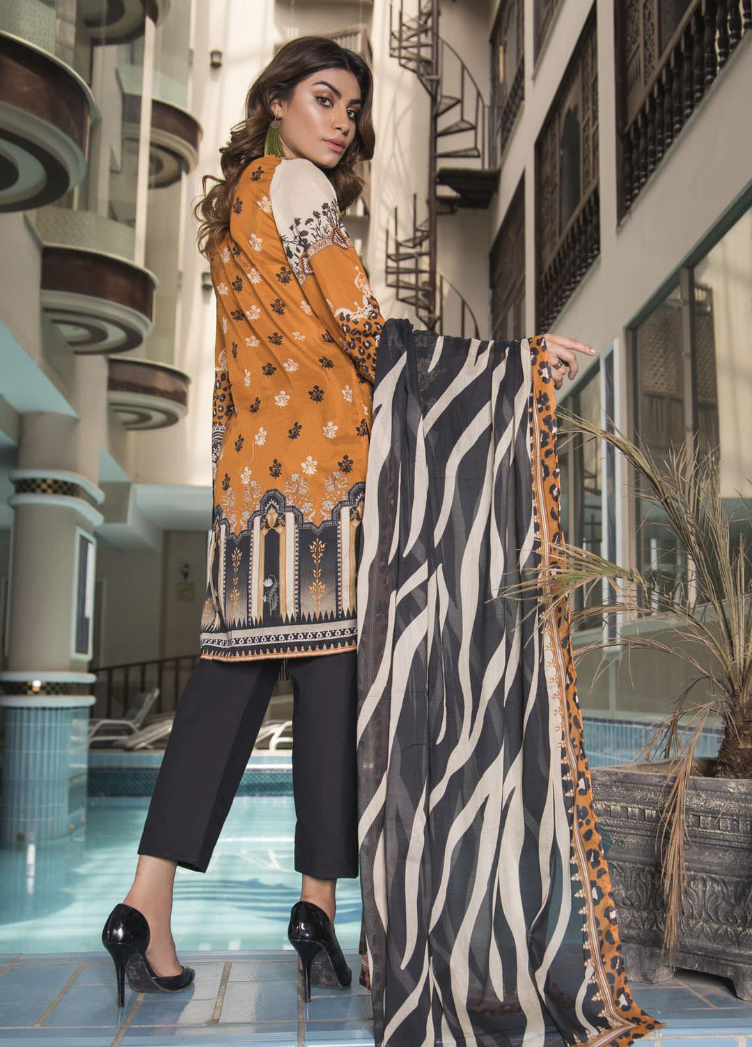 Oture Printed Lawn Stitched 3 Piece Suit OD3S21009