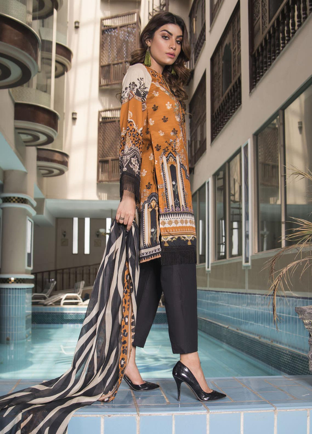 Oture Printed Lawn Stitched 3 Piece Suit OD3S21009