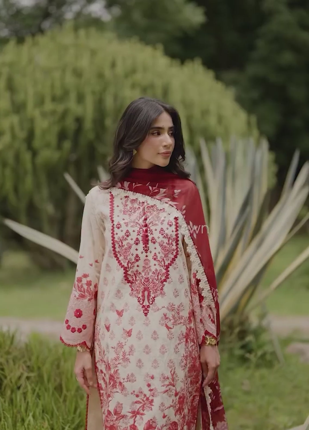 Zainab Chottani Unstitched Embroidered Lawn 3 Piece Suit ZC26ULE Laine 16 - Eid Collection