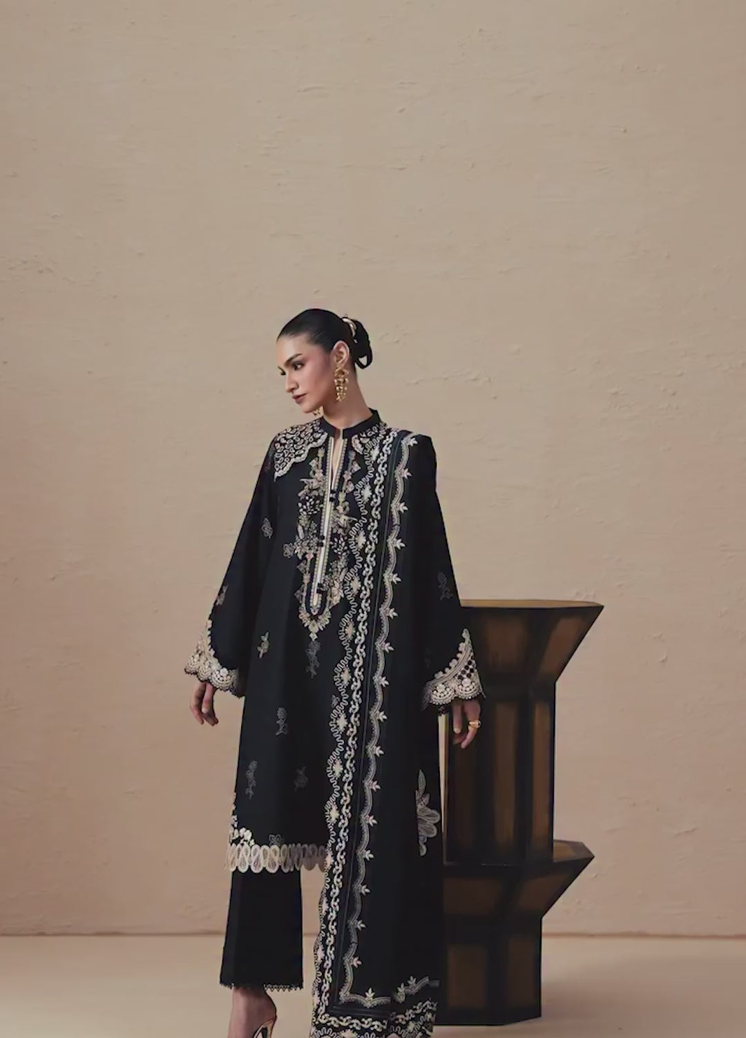 Q prints by Qalamkar Unstitched Embroidered Slub Linen 3 Piece Suit QLK26ULQ Laiza QPW-02A - Winter Collection