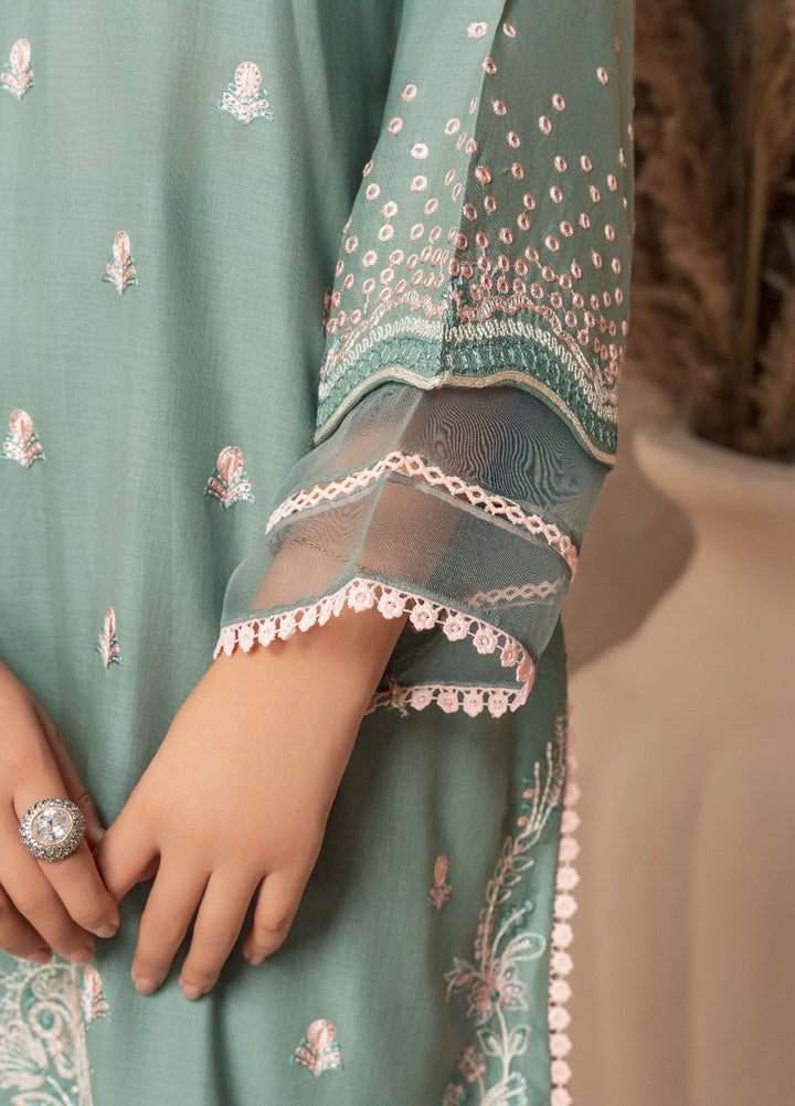 Haniya Mahnoor Pret Embroidered Lawn 3 Piece Suit Paradise
