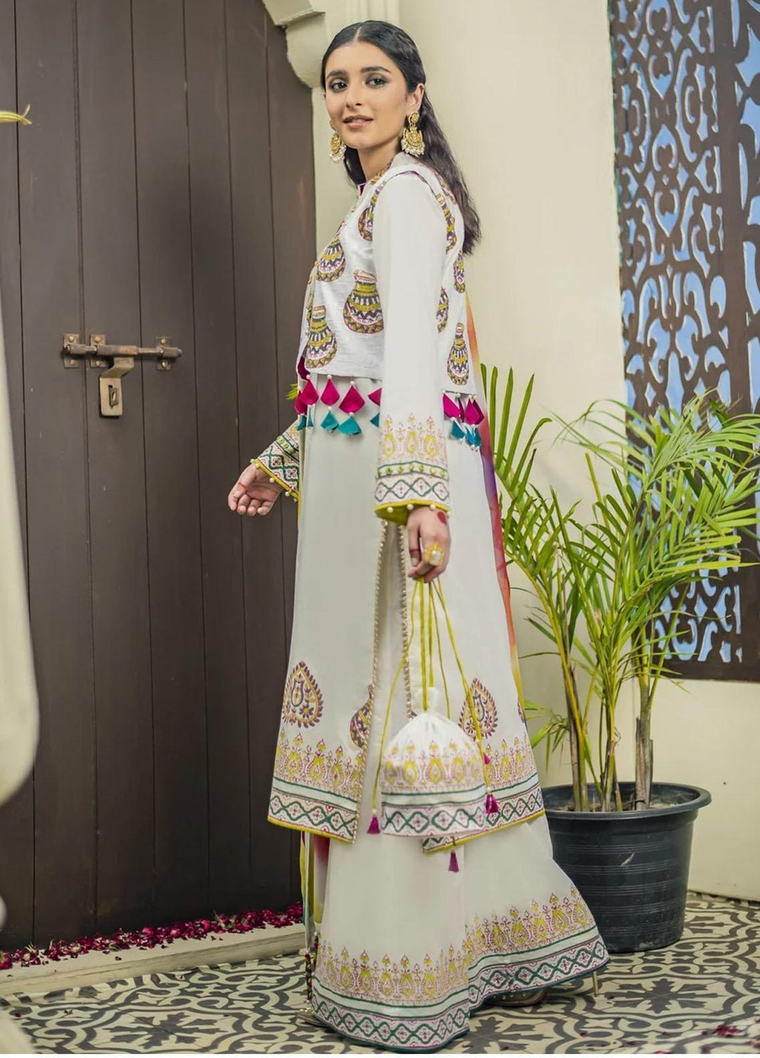 Nuriyaa Luxury Pret Embroidered Lawn 3 Piece NR21RY Feroz-e-Husn