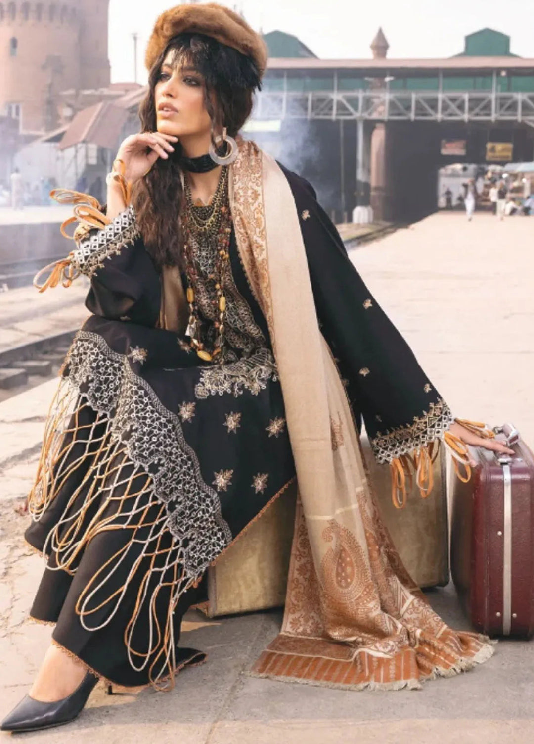 Humdum Winter Rahgeer by Humdum Embroidered Wool Suit Unstitched 3 Piece D-01 ...