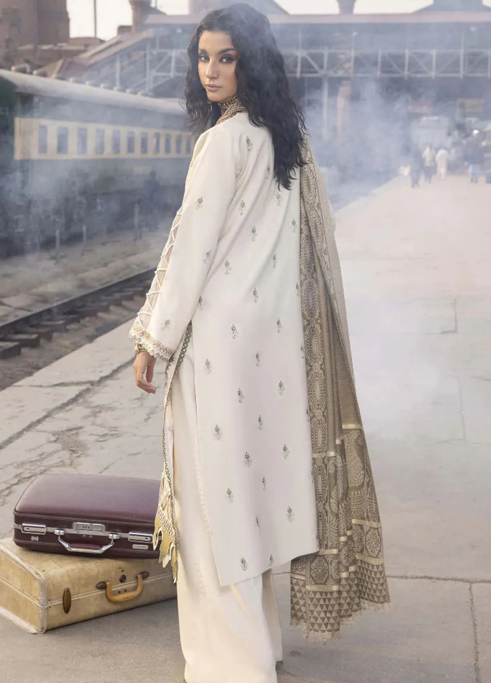 Humdum Winter Rahgeer by Humdum Embroidered Wool Suit Unstitched 3 Piece D-04 ...