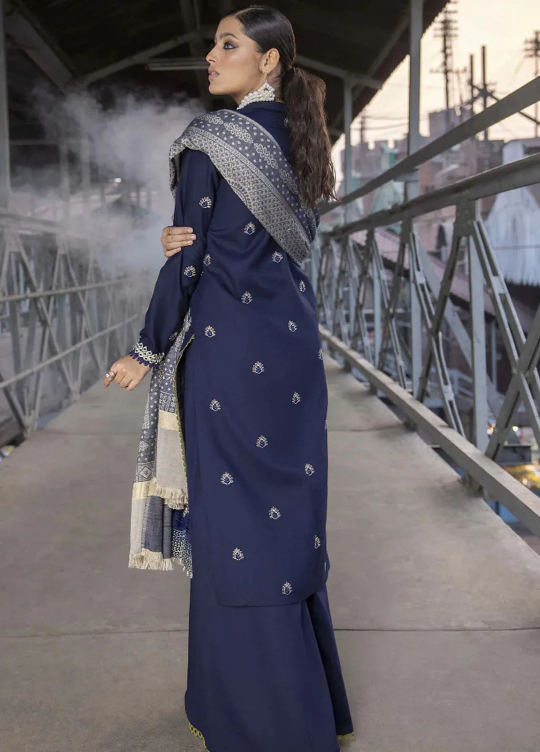 Humdum Winter Rahgeer by Humdum Embroidered Wool Suit Unstitched 3 Piece D-05 ...