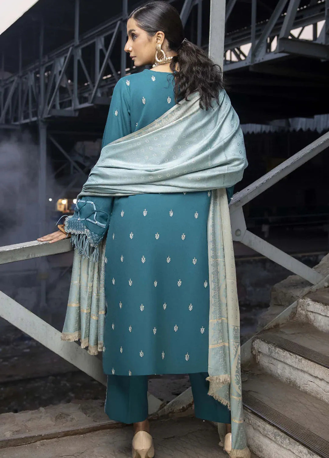 Humdum Winter Rahgeer by Humdum Embroidered Wool Suit Unstitched 3 Piece D-07 ...