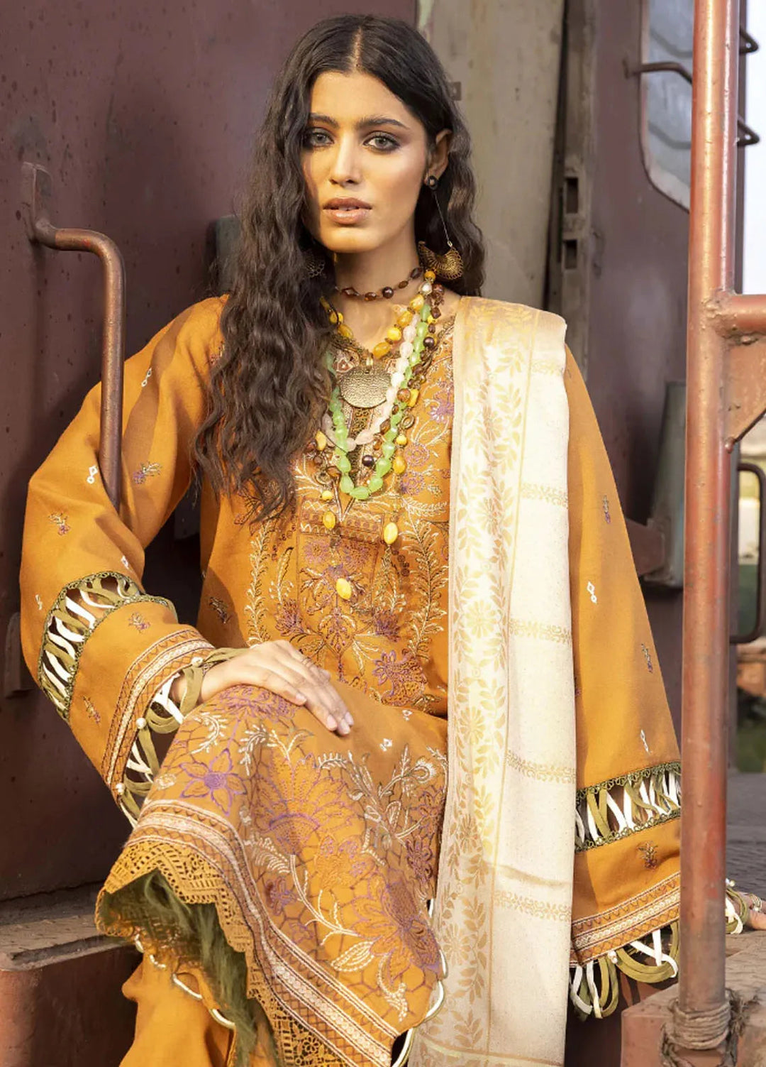 Rahgeer by Humdum Embroidered Wool Suit Unstitched 3 Piece D-09 - Winter Collection