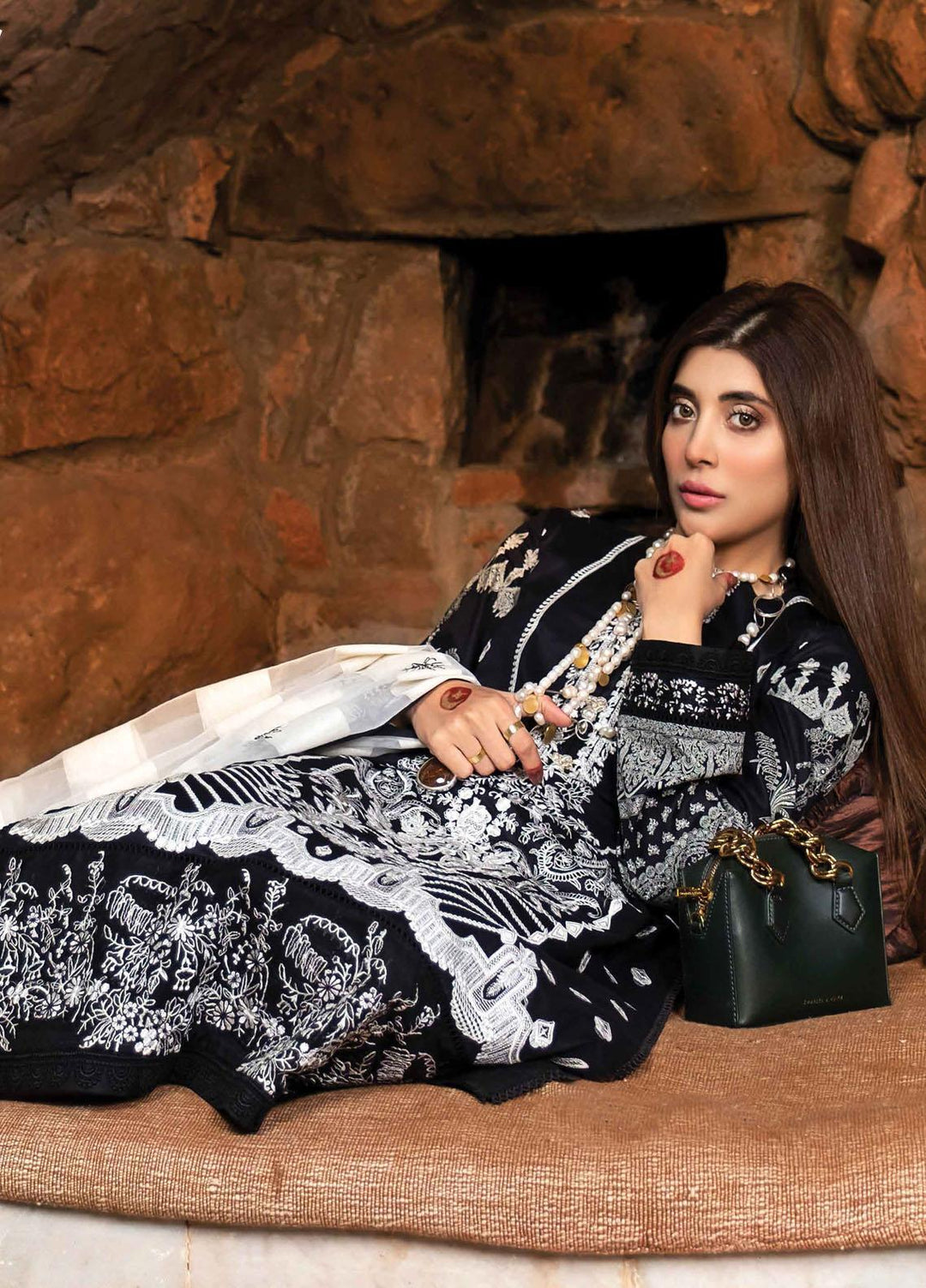 Rang Rasiya Embroidered Lawn Suits Unstitched 3 Piece RR21PE D-07 MAJESTIC NOIR - Festive Collection