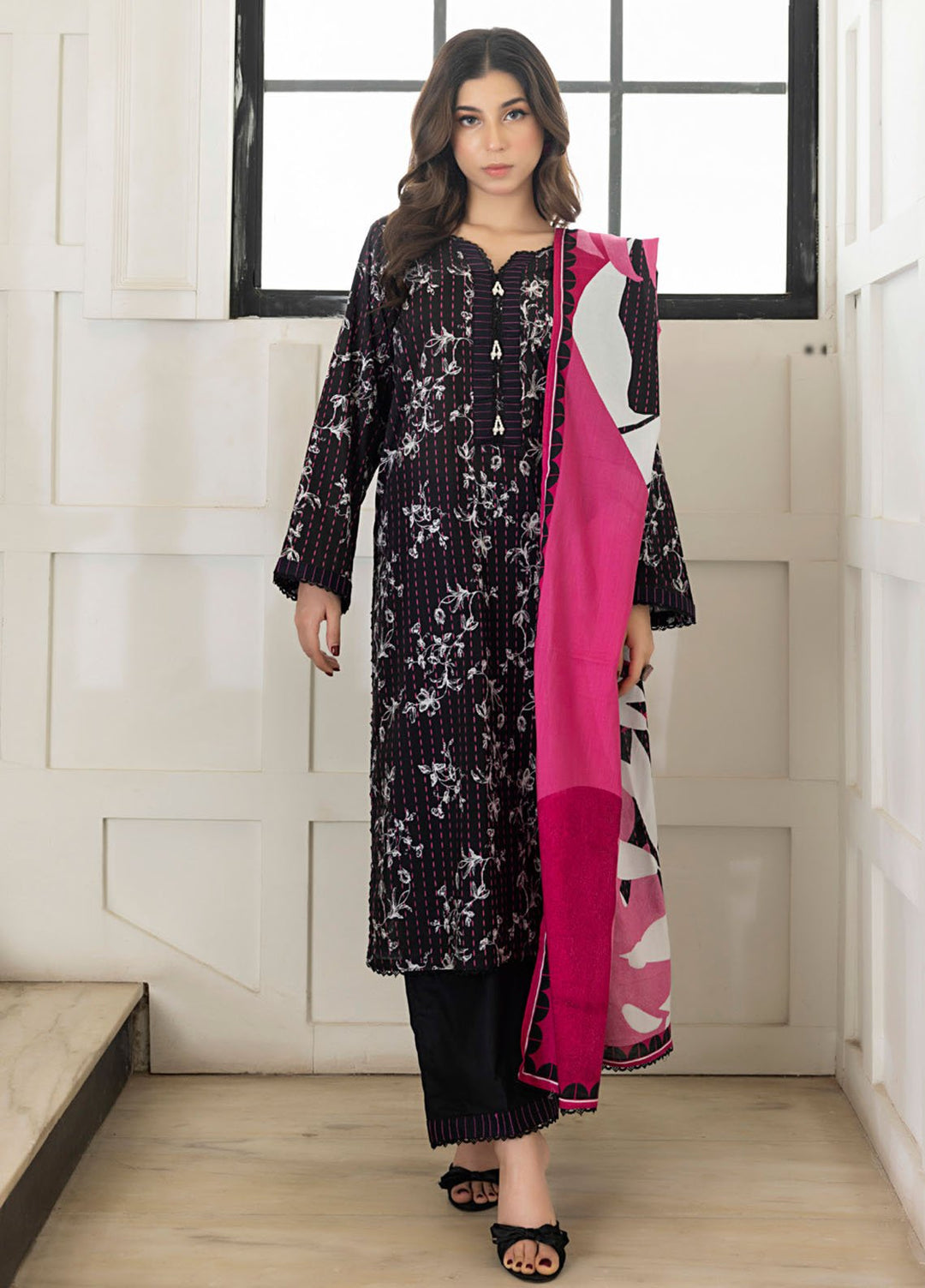 Regalia Textiles Digital Printed Lawn Suits Unstitched 3 Piece RGT25S19 D-03 - Summer Collection