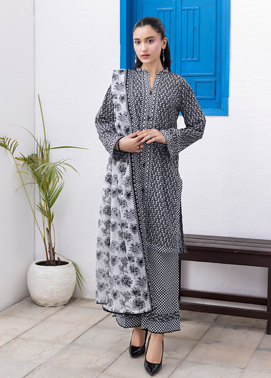 Regalia Textiles Printed Lawn Suits Unstitched 3 Piece RGT25BS D-4 - Summer Collection