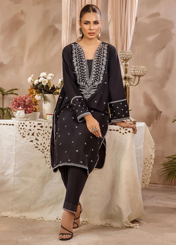 Safwa Pret Embroidered Lawn 2 Piece Suit D-05